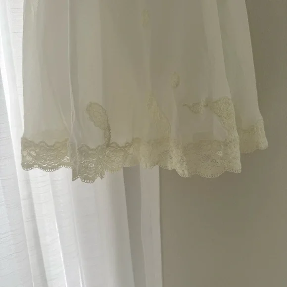 Vintage Victoria's Secret Ivory Chemise with Floral Lace Detailing lingerie - Picture 4 of 10